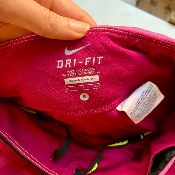 Nike Shorts size small - Picture 3 of 3